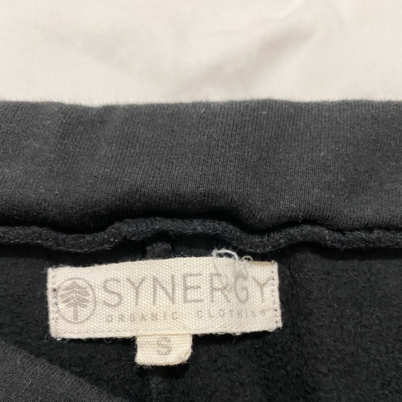 Black pencil skirt - Picture 2 of 3